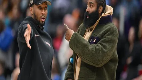 曼联激战伊斯坦布尔队，4-1取胜，B费梅双响拉什福德点球立功